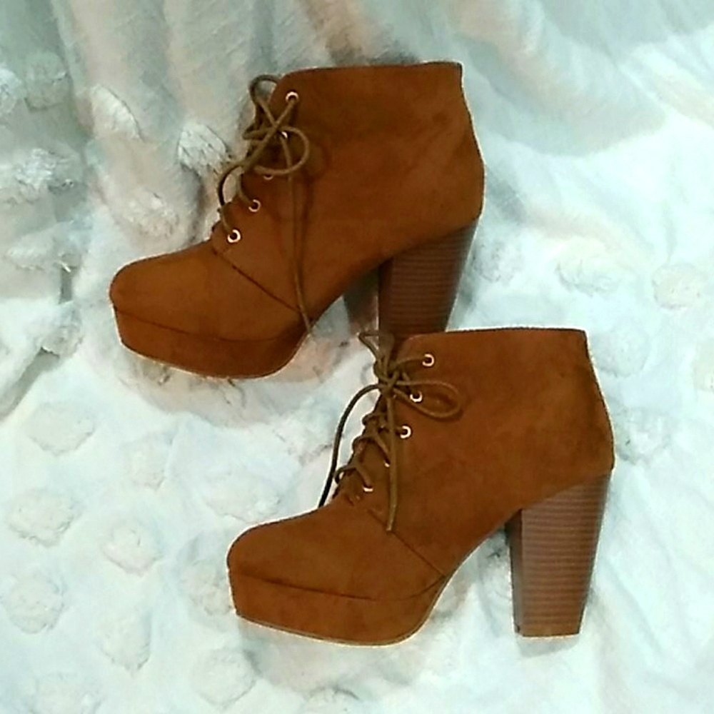 Camel boots